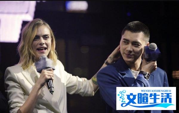 李易峰卡拉“摸头杀”