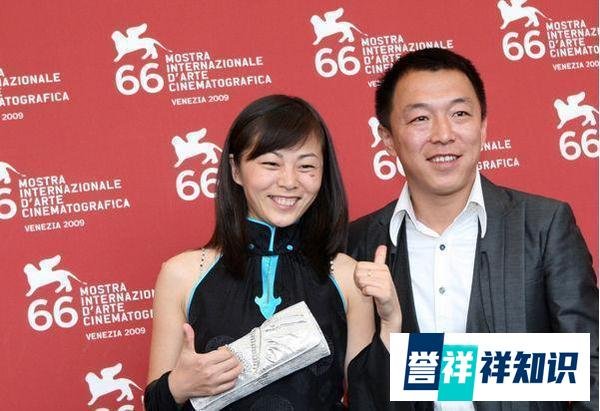 44岁黄渤老婆曝光,恋爱开始已22年依然很恩爱,长得越来越像了