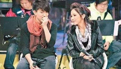 邓紫棋被曝和绯闻男友甜蜜靠肩，力甩林宥嘉前女友称号！