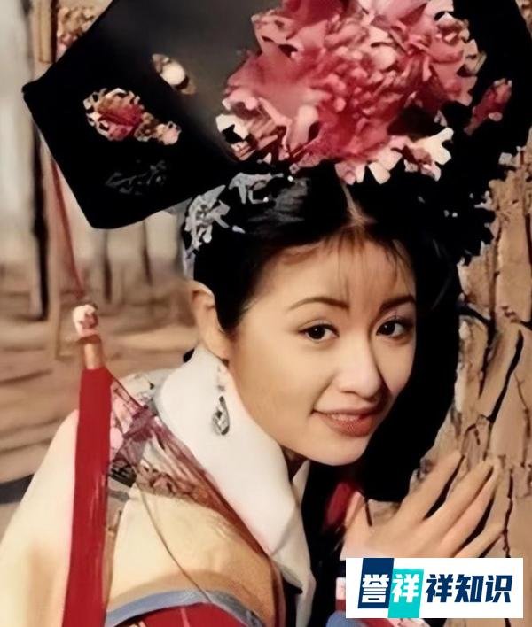 娱乐圈女星各有心酸：韩星任娜瑛鼻子一捏就塌，萧亚轩一脸科技感？