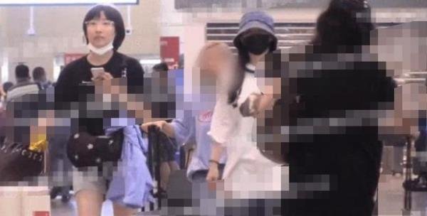 金靖舒奕橙恋情被曝光,两人十分亲密,网友:心疼李佳琦!