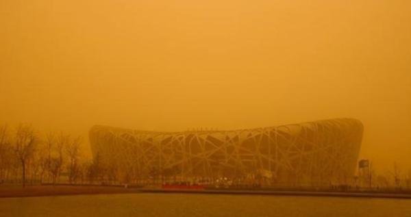 多地现沙尘暴！中央气象台首席预报员：沙尘无需根治