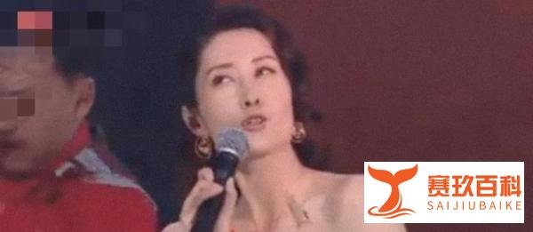 44岁刘敏涛又出唱跳神作，眼神迷离表情魔性，网友：发型像妖精