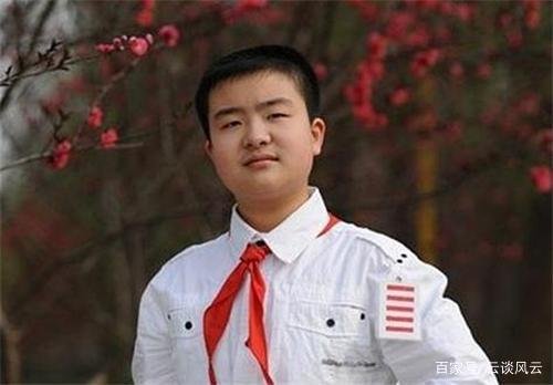 当初的“五道杠男孩”和“不屑弟”现怎样？