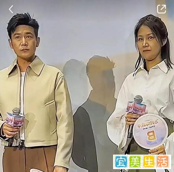 陆毅夫妇亮相路演，47岁鲍蕾面容沧桑，无滤镜截图老太多，发福明显疑飙至150斤！