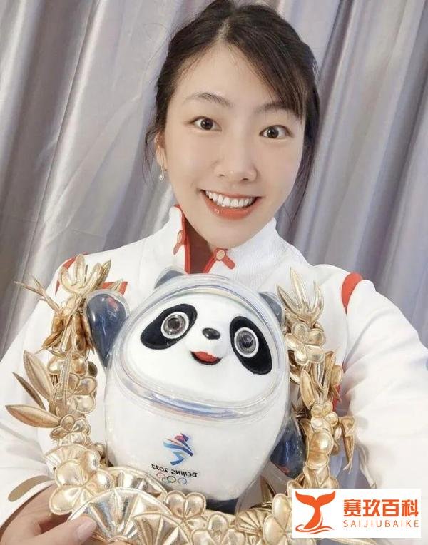 事业爱情双丰收！冬奥冠军徐梦桃官宣恋情！凌晨卡点晒照，与小5岁男友太有夫妻相