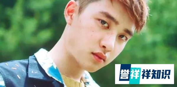 张艺兴和EXO队友合体，送完好友都暻秀入伍，回国犯迷糊，机场广播寻找乘客张艺兴