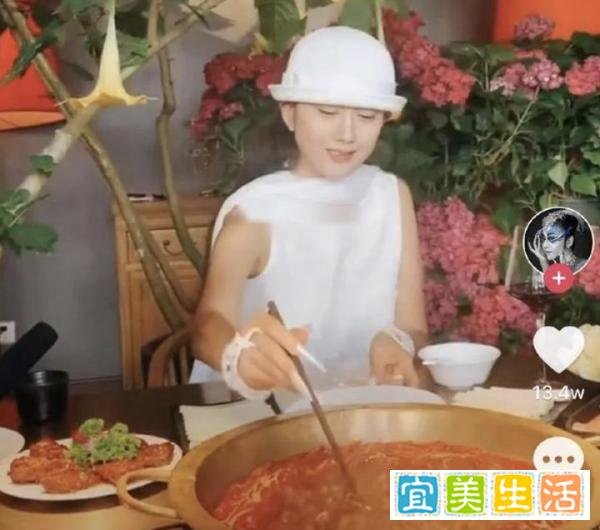 杨丽萍摊上大事儿了:为何李若彤戚薇陈数还会站出来力挺?