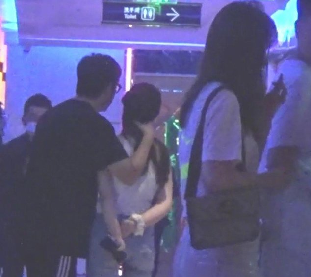 王岳伦懒理“出轨”风波，发文表白老婆，李湘是如何回应的？
