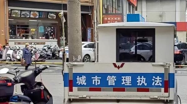城管执法车未挂牌就上路官方的回应网友不淡定了