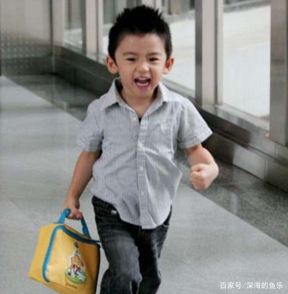 有种“整容”叫谢振轩，本以为是第二个谢霆锋，看到近照你失望了吗？