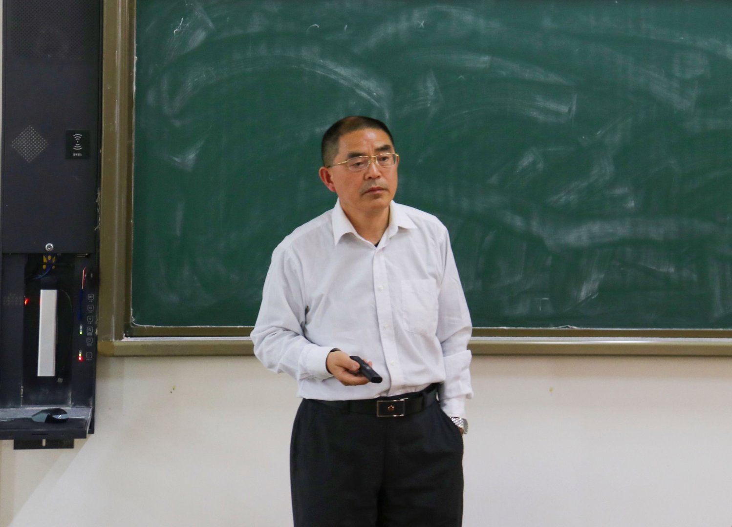 自称“曾找不到工作”的南开大学“实诚教授”有多牛?