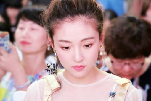 吴倩产前产后开机照，感觉眼窝都变深了，女性生产后有多虚弱？