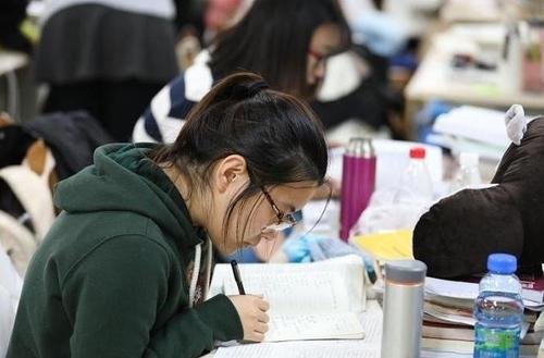西安10万考研学生有人没等来试卷，具体是什么情况