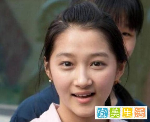 关晓彤“真人”长啥样？素颜好漂亮，难怪鹿晗想娶回家