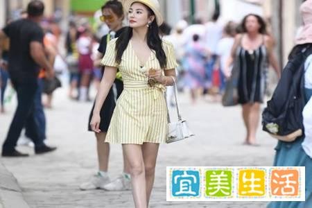 张雨绮无痕液体裤秀美腿，性感诠释御姐风格