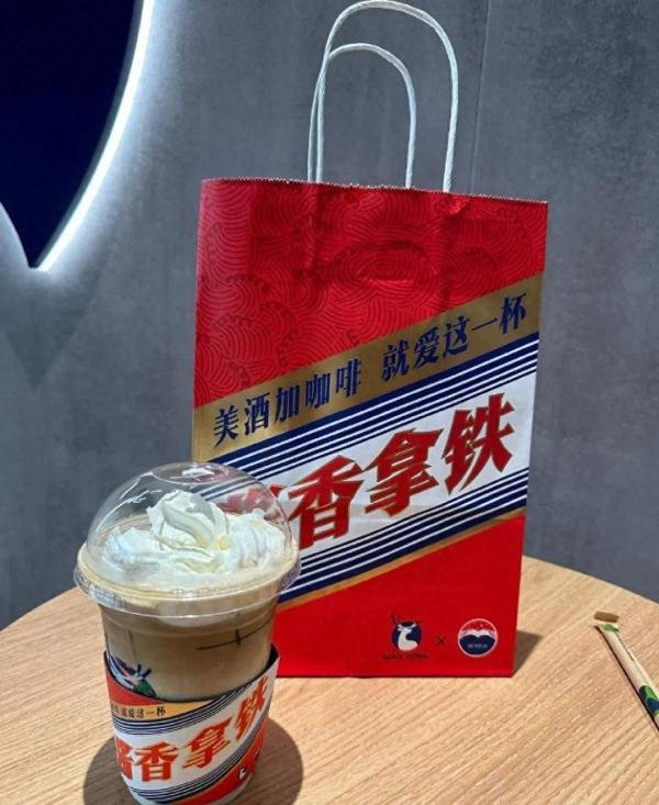 瑞幸：亲爱的蜜雪，我已经嫁入豪门了