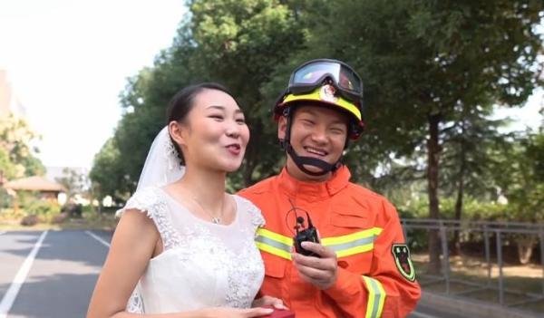 干了这碗狗粮，消防员分期60年购买钻戒，女友浪漫求婚