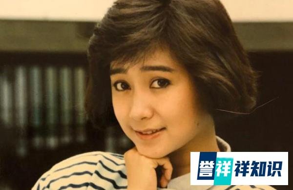 欧阳娜娜59岁妈妈重返校园，成为林心如师妹，此前不对家人说