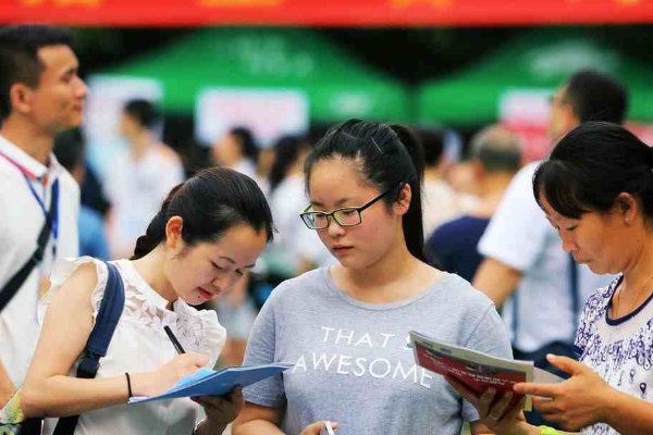 上海师范大学附属外国语中学分数线