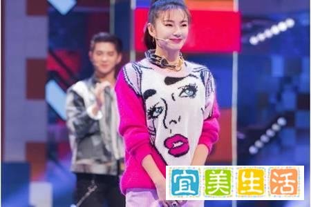 张雨绮无痕液体裤秀美腿，性感诠释御姐风格