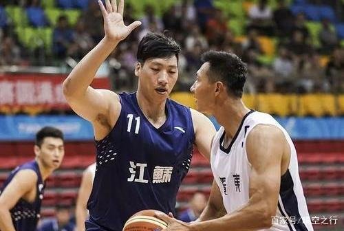 打了18个赛季，“CBA奥尼尔”唐正东一共赚到了多少薪水？