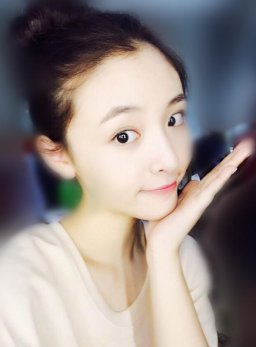 吴倩产前产后开机照，感觉眼窝都变深了，女性生产后有多虚弱？