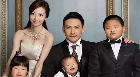 1张“全家福”，模特的前程毁了，还被有钱男友抛弃了