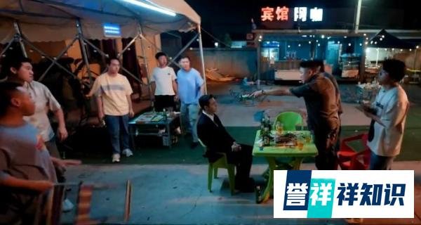 《许我耀眼》第17-18集预告：沈皓明因离婚风波事业陷入危机，许妍拒绝复婚