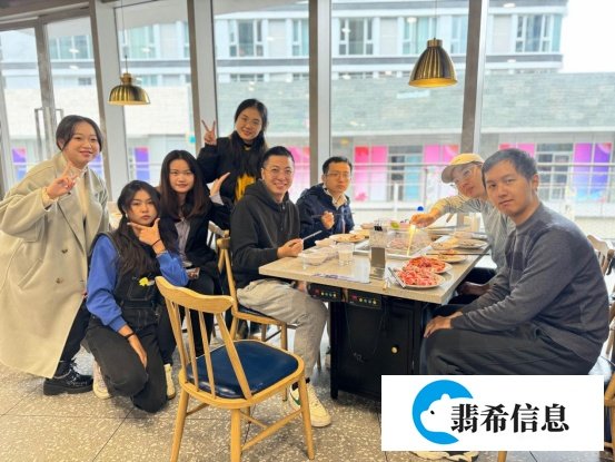 26岁任985副教授，他“不拿学生一作，不让学生干杂活”