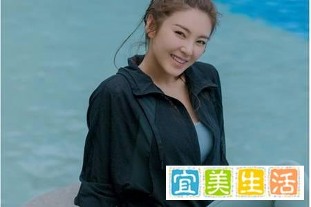 张雨绮无痕液体裤秀美腿，性感诠释御姐风格