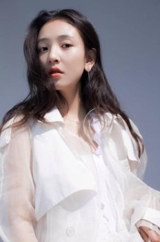 吴倩产前产后开机照，感觉眼窝都变深了，女性生产后有多虚弱？