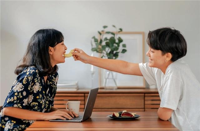 感情中一定要男人先主动吗？