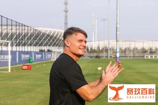 800万欧！足协挖角中超黑马主帅瓜帅国足，球迷质疑：他能行？