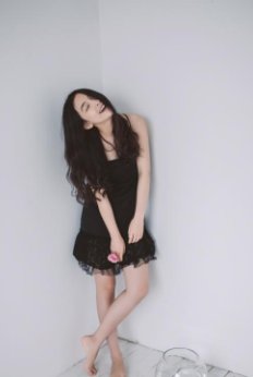 吴倩产前产后开机照，感觉眼窝都变深了，女性生产后有多虚弱？