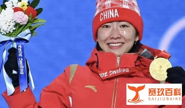 事业爱情双丰收！冬奥冠军徐梦桃官宣恋情！凌晨卡点晒照，与小5岁男友太有夫妻相