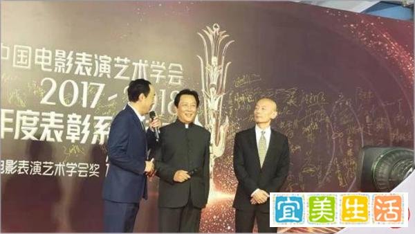 迪丽热巴获金凤凰新人奖惹争议，6年前杨紫也曾得过相同的奖项