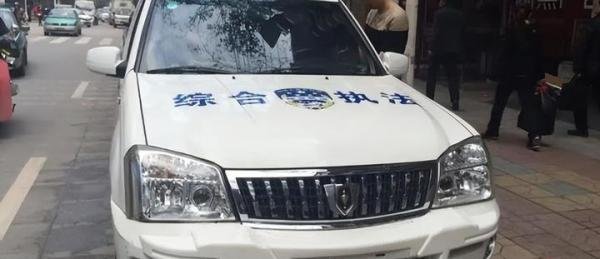 城管执法车未挂牌就上路官方的回应网友不淡定了