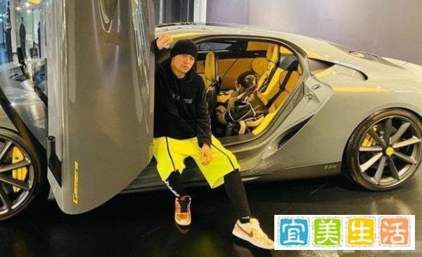周杰伦与昆凌同台胖到认不出，暴肥原因疑曝光：患病吃药副作用大