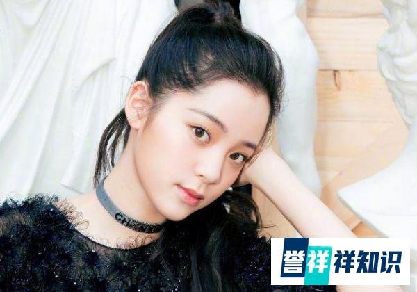 欧阳娜娜59岁妈妈重返校园，成为林心如师妹，此前不对家人说