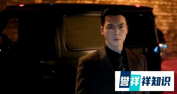 《许我耀眼》第17-18集预告：沈皓明因离婚风波事业陷入危机，许妍拒绝复婚