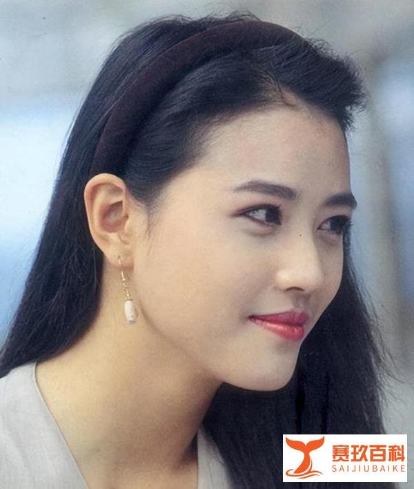 周海媚显赫家世曝光！满族大姓祖父曾任五品官，父亲因婚事游到对岸
