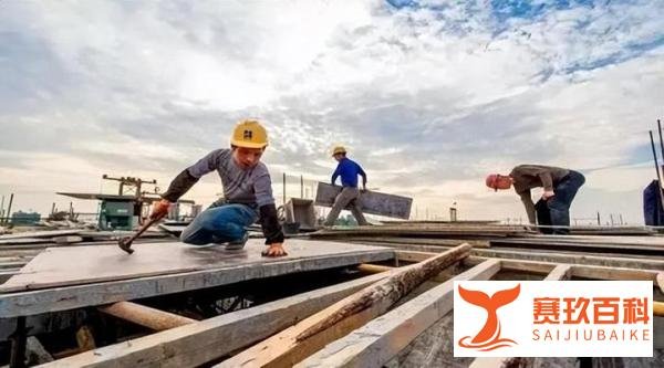 清退令推行：超龄农民工染发装年轻打零工令人心酸