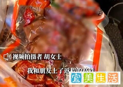 女子武汉坐高铁满车人都在啃鸭脖，女子不能喝酒被安排和狗一桌