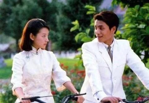 多年之后再看《金粉世家》是否会有别样的感触？