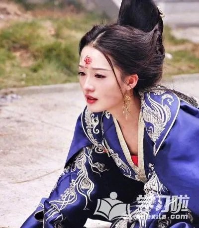 为什么《楚乔传》中，淳儿出嫁的衣服是蓝色的？