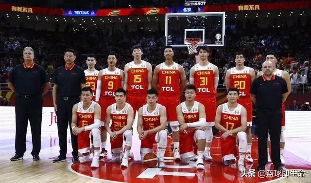 李楠最后时刻叫暂停的时候,周琦表示摊手无奈,他是不是也被李楠搞懵逼了?