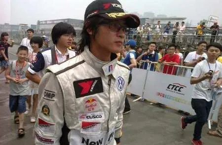 为什么方舟子打假无数战无不胜，却唯独撼动不了韩寒？