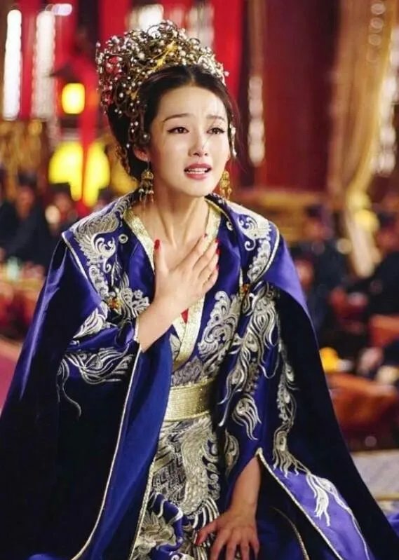 为什么《楚乔传》中，淳儿出嫁的衣服是蓝色的？