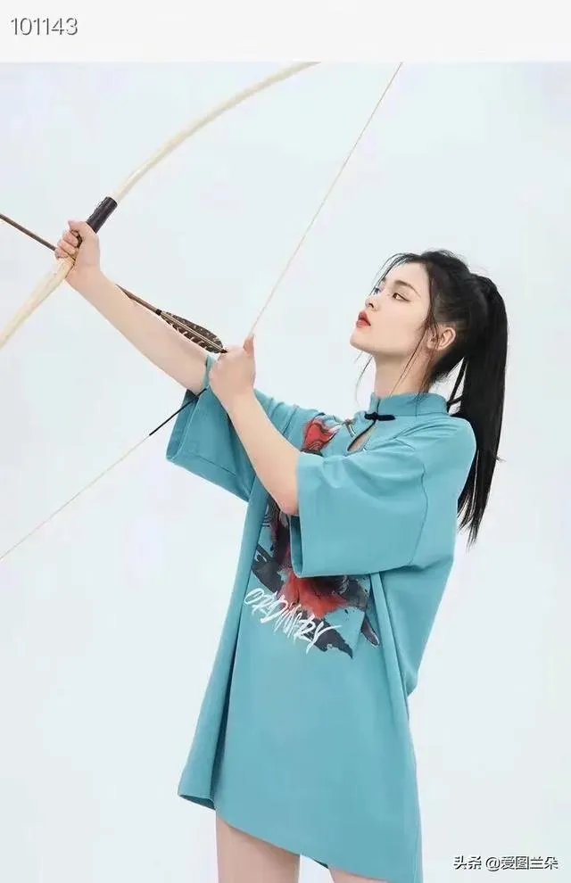 如果我想开一个服装店，卖童装还是女装好？